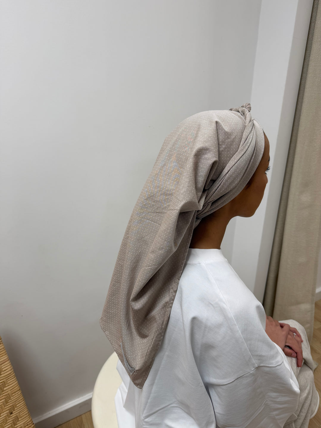 Carré en coton à petits points taupe – édition limitée